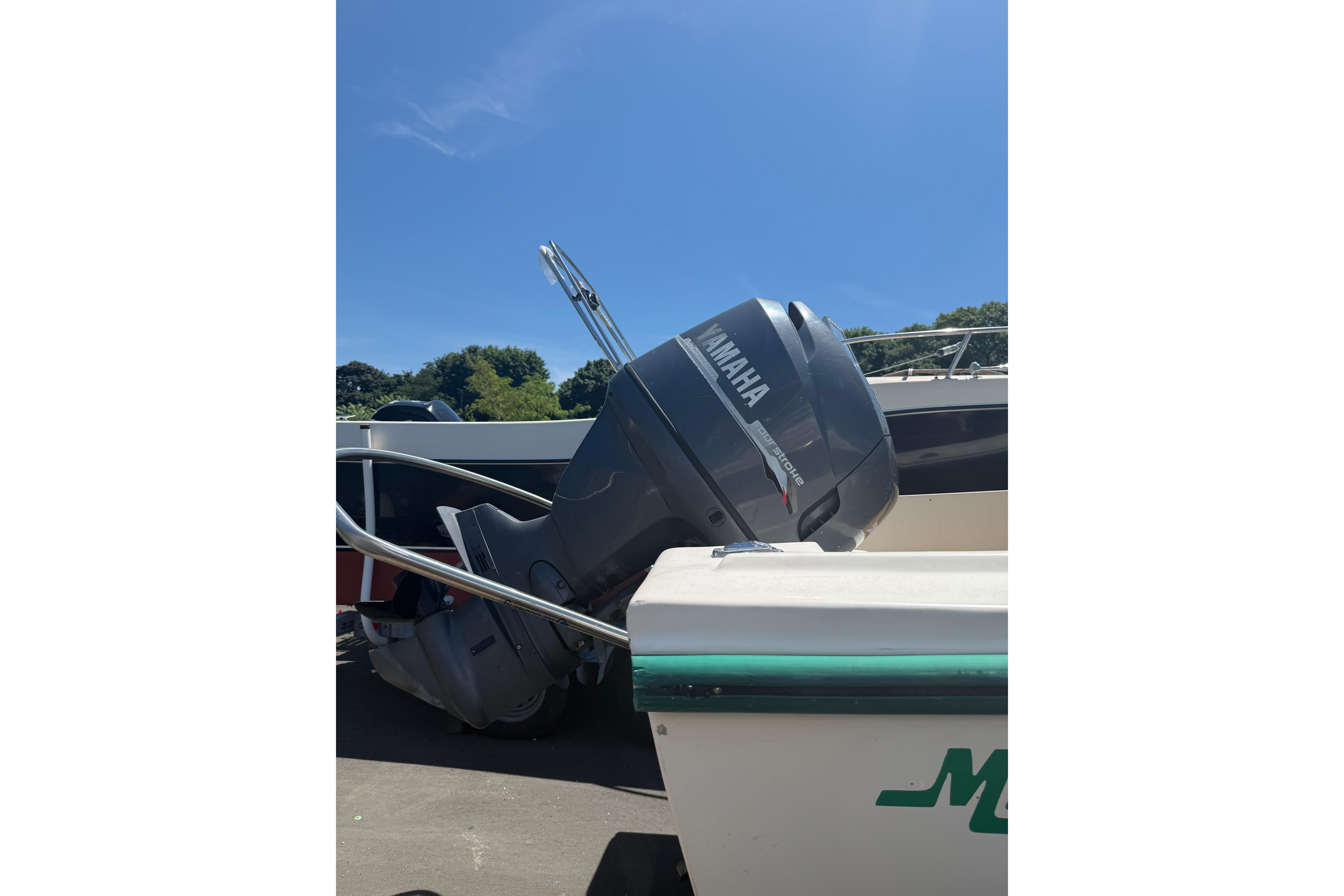 1982 Mako 20 Center Console boat with Yamaha outboard motor under clear blue sky.