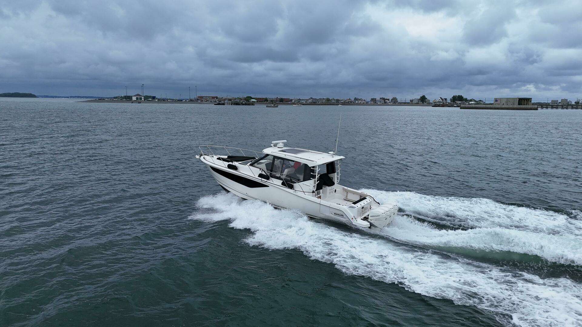 2021 Boston Whaler 405 Conquest - Image 16