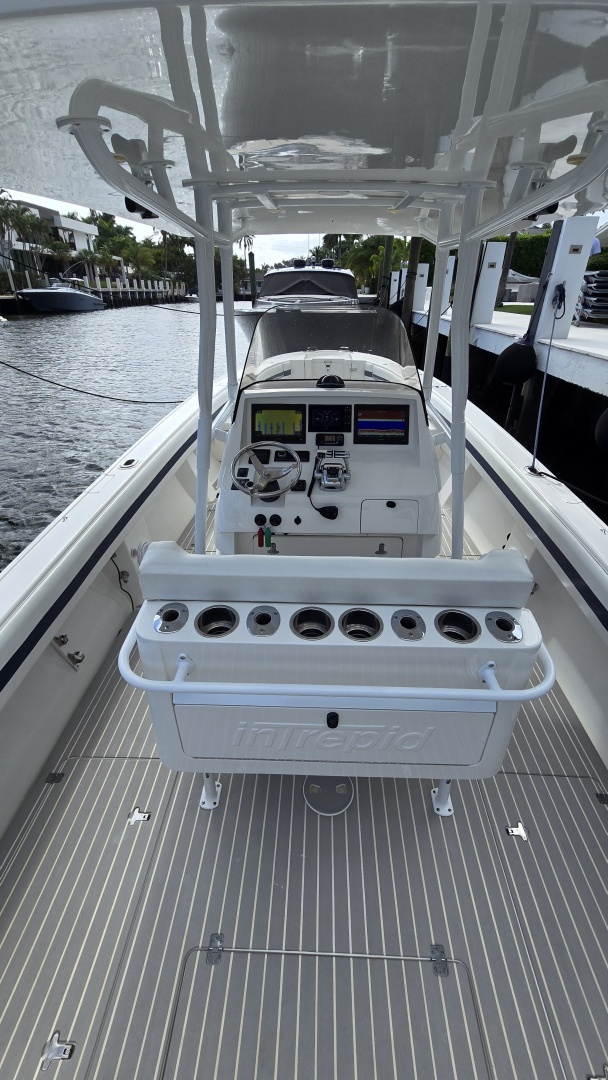 2007 Intrepid 323 Open - Image 9