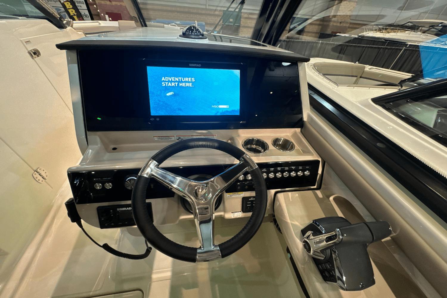 2025 Boston Whaler 330 Vantage - 24