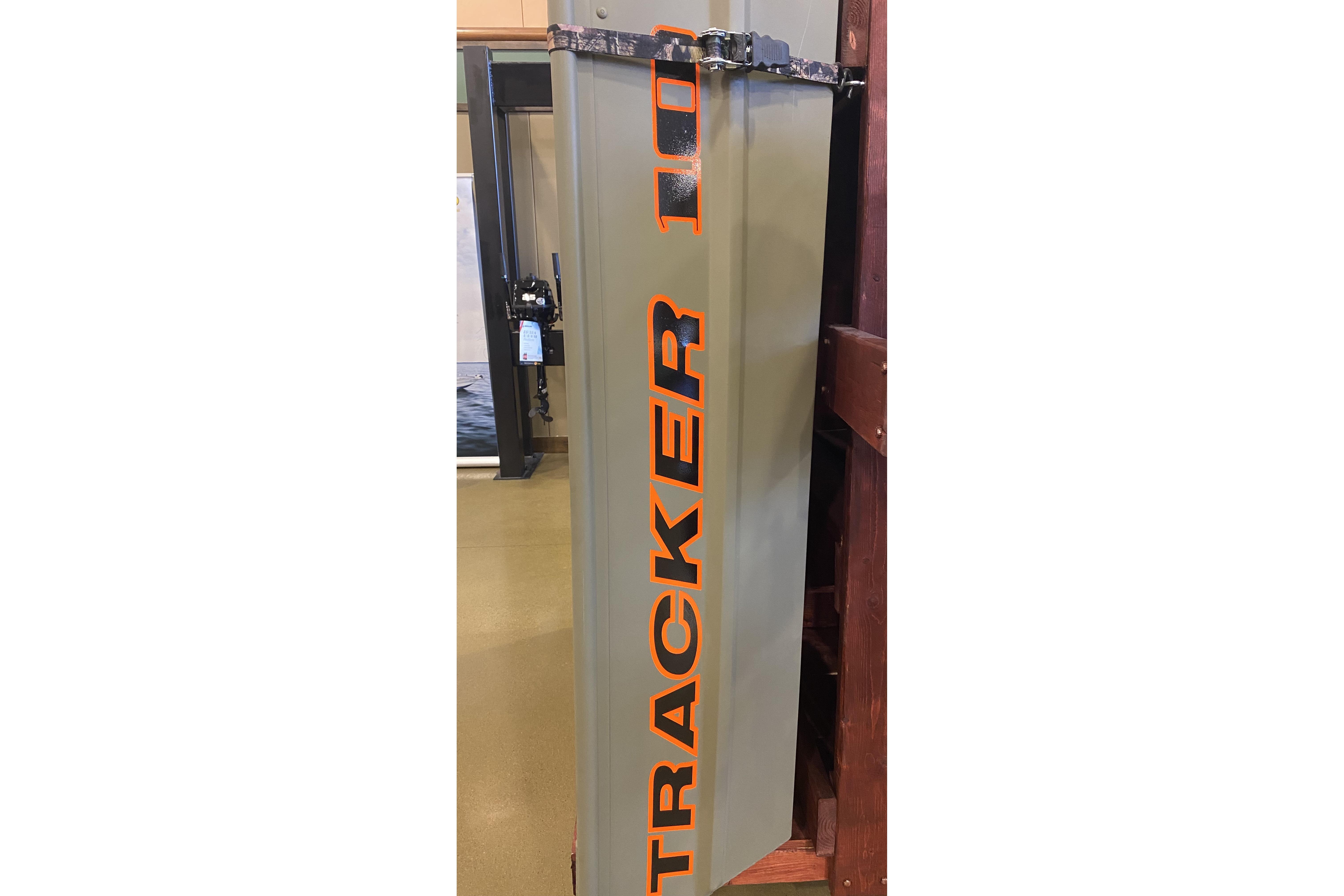 2026 Tracker Grizzly 10 Jon