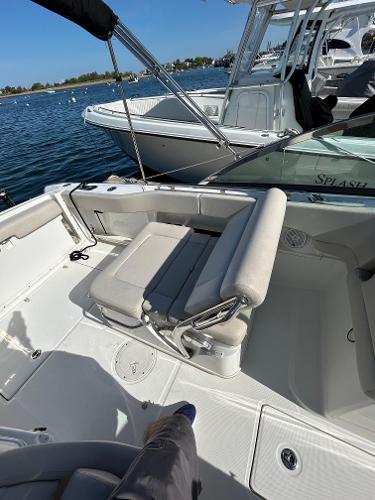 2017 Boston Whaler 230 Vantage - 11