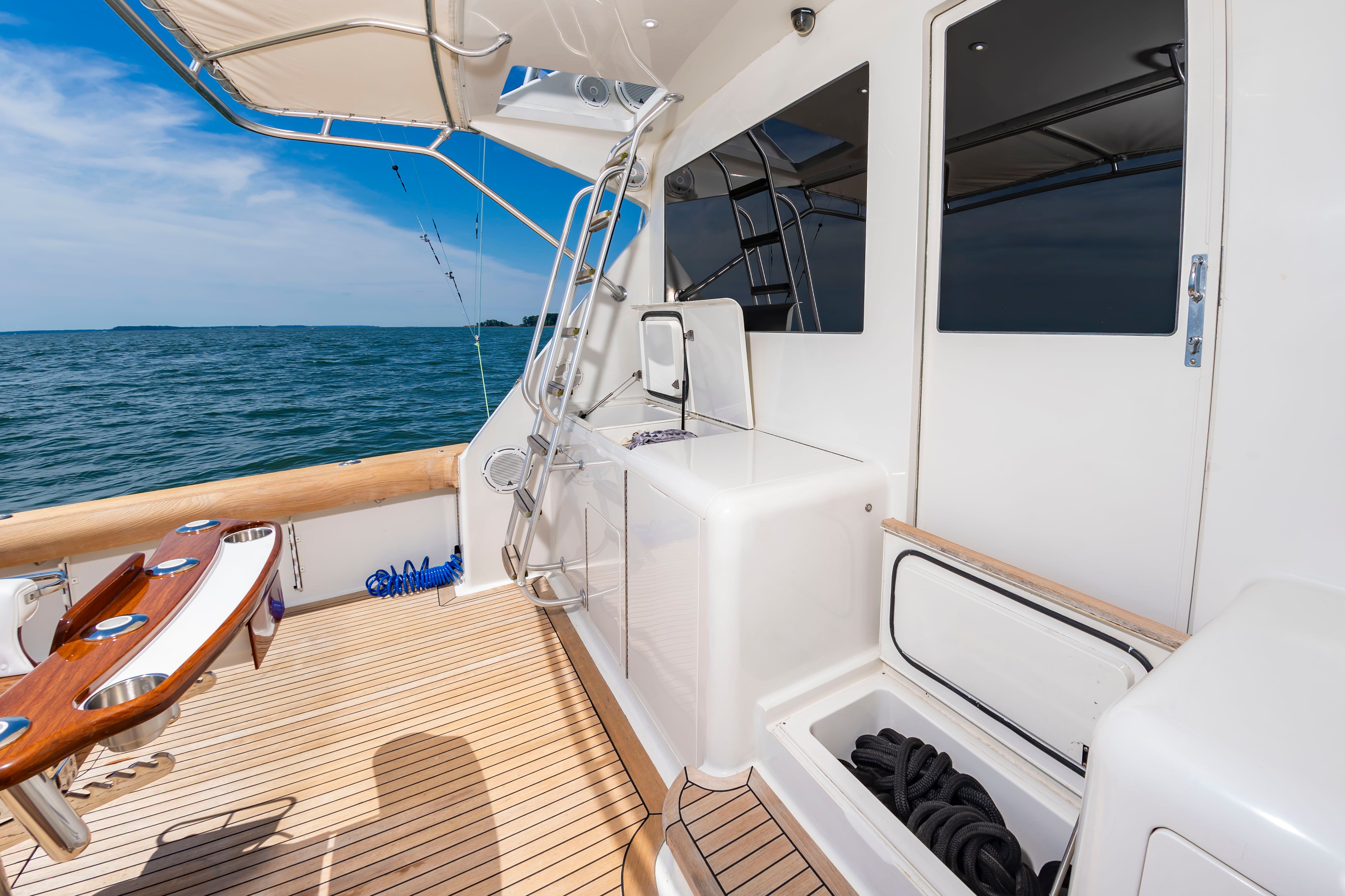 1999 Viking 55 Convertible - 19