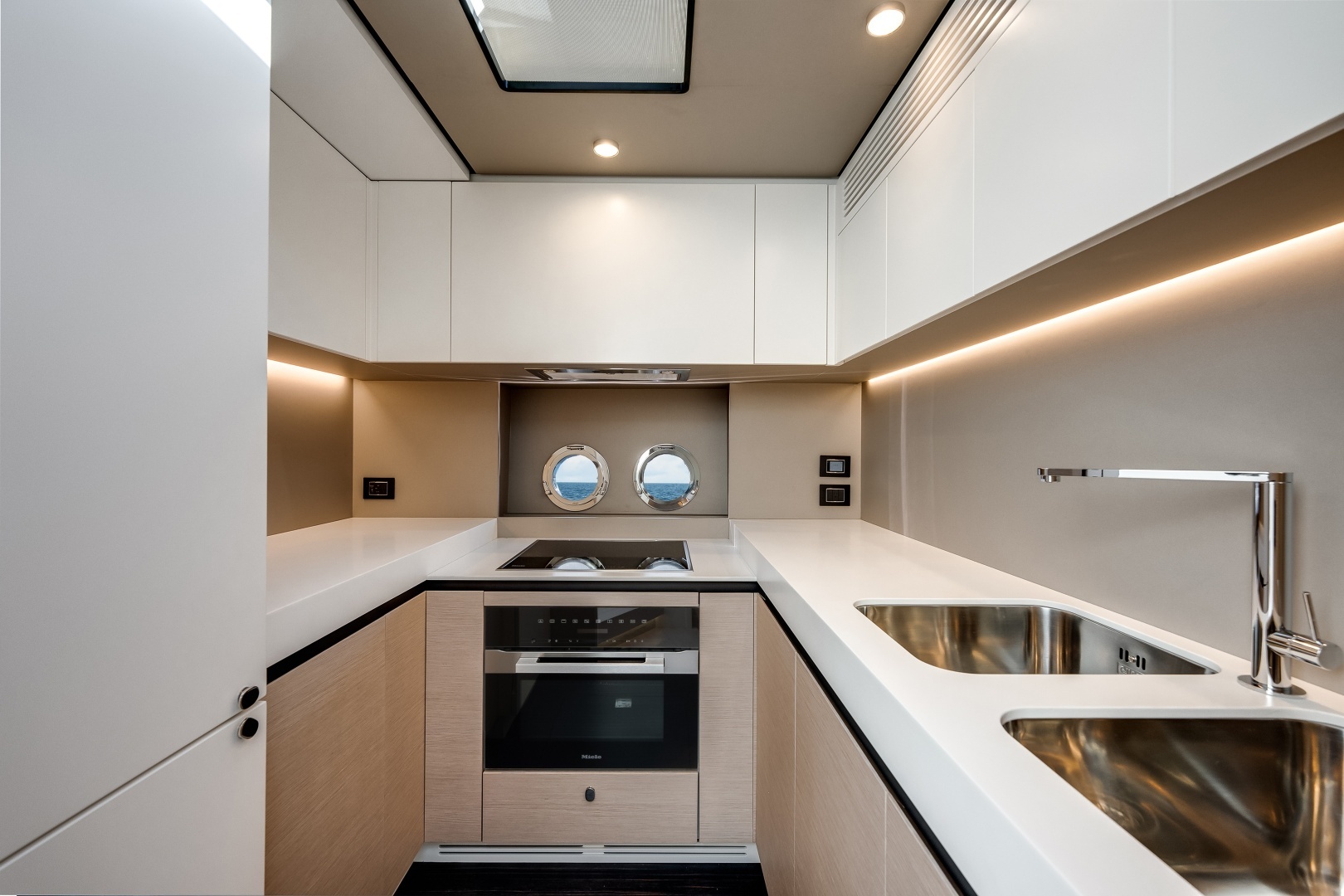 2024 Azimut S8 - Image 39