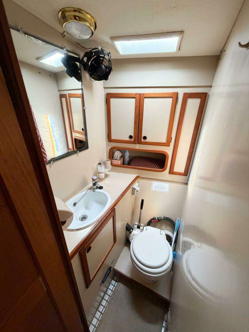 1986 Nauticat 40 Cutter Ketch Pilothouse - Image 72