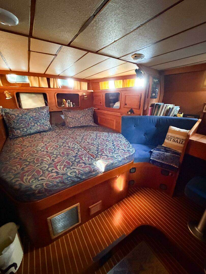 1986 Nauticat 40 Cutter Ketch Pilothouse - Image 52