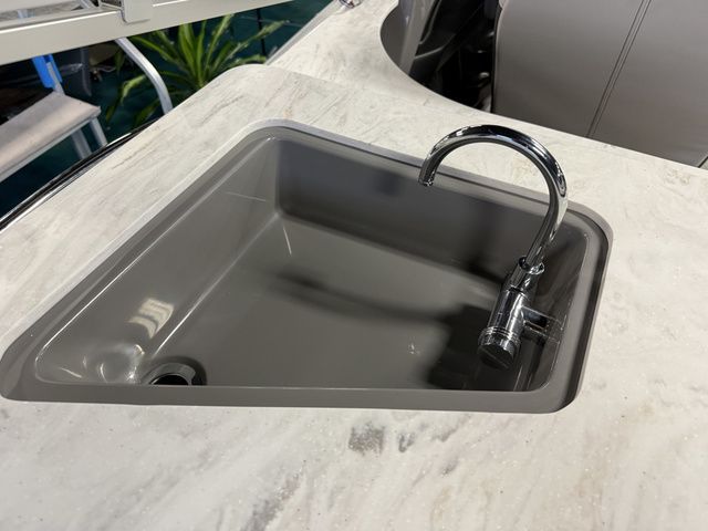 2026 Tahoe Cascade - 2585 Elite Windshield - 12