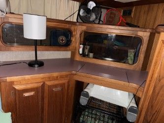 1986 Carver 42' Cockpit MY - 22