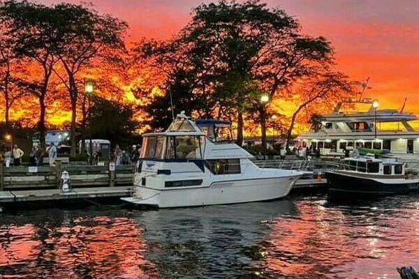 1994 Carver Aft Cabin Motor Yacht