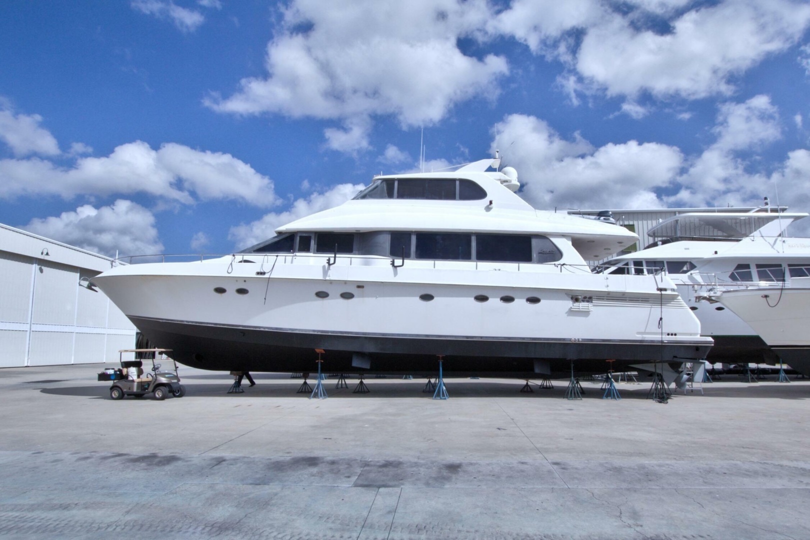 1998 Lazzara Yachts 76 Skylounge Grand Salon - Image 4