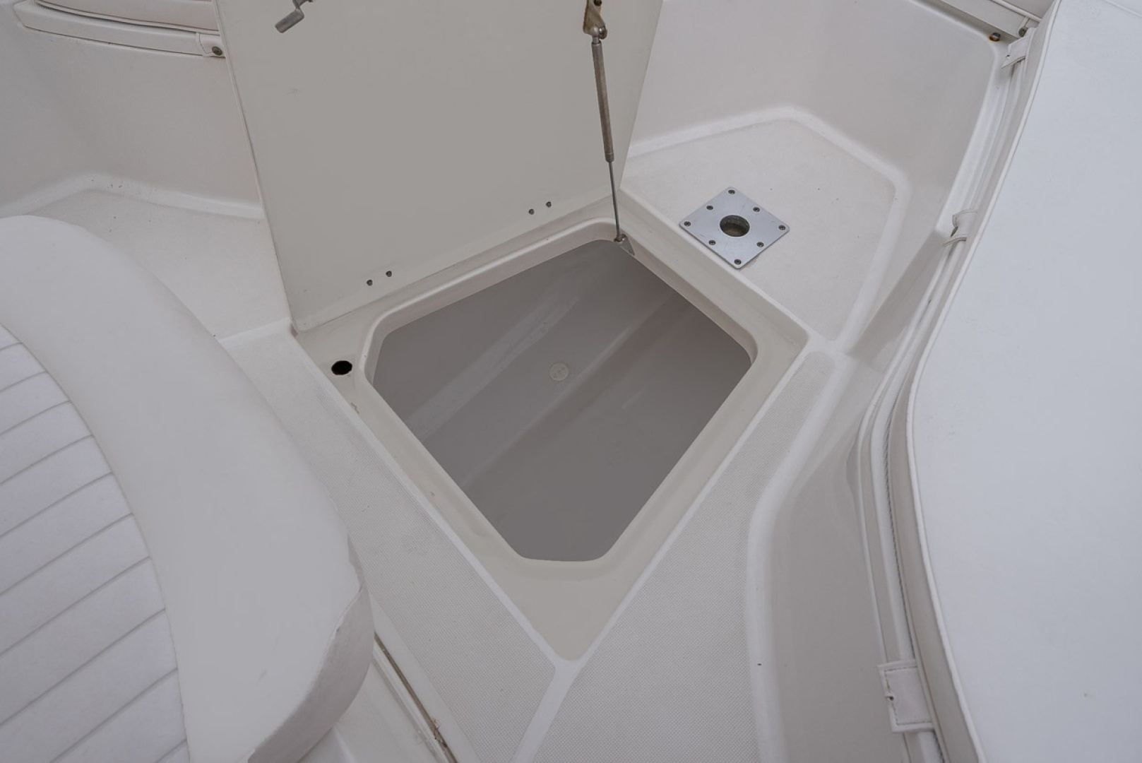 2013 Robalo R260 - Image 12