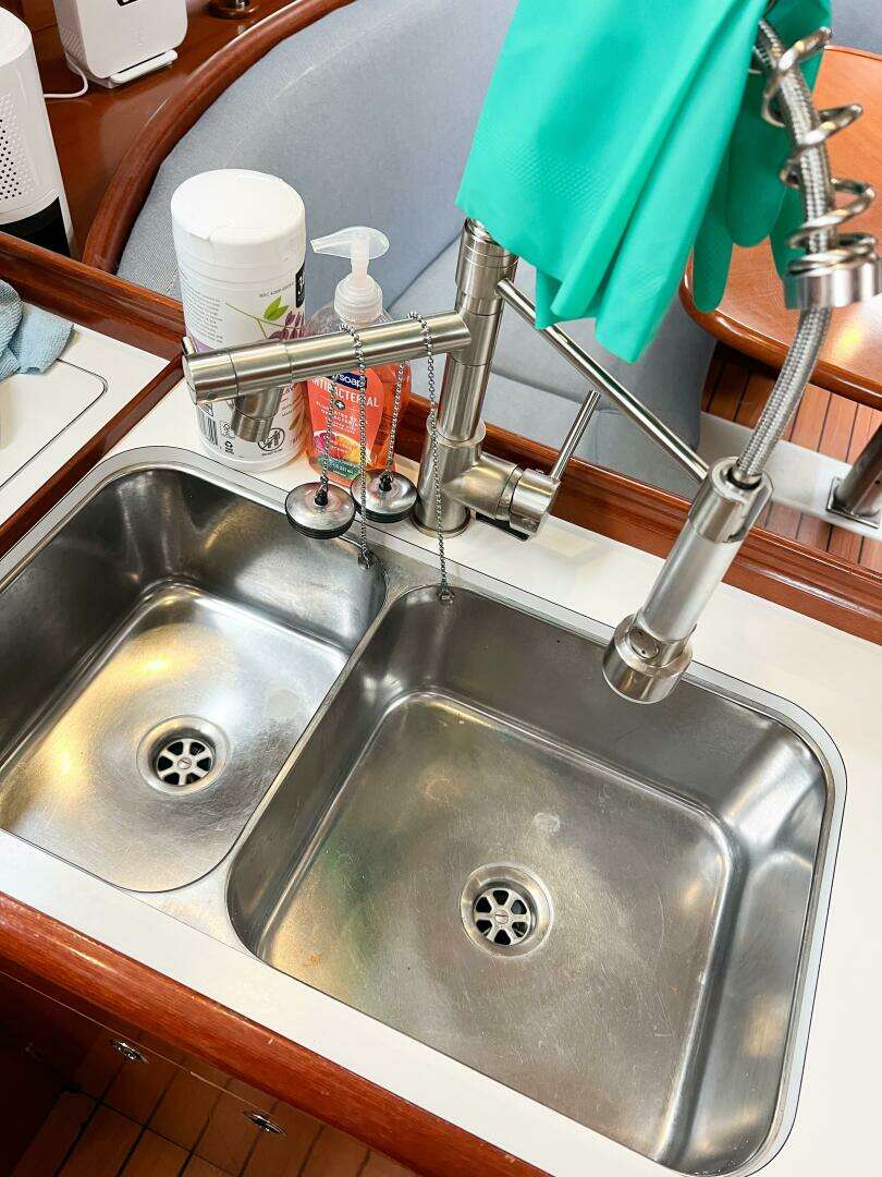 2007 Beneteau 373 - Image 65