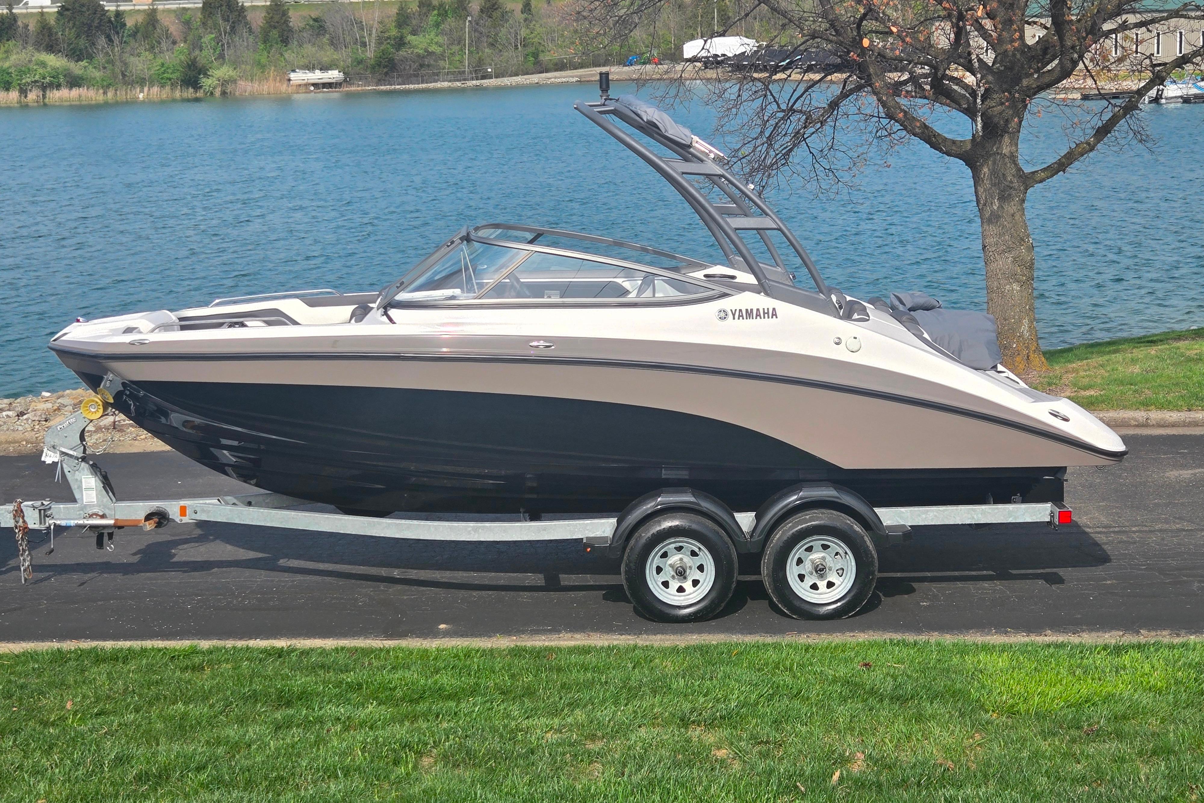 2022 Yamaha Boats AR210