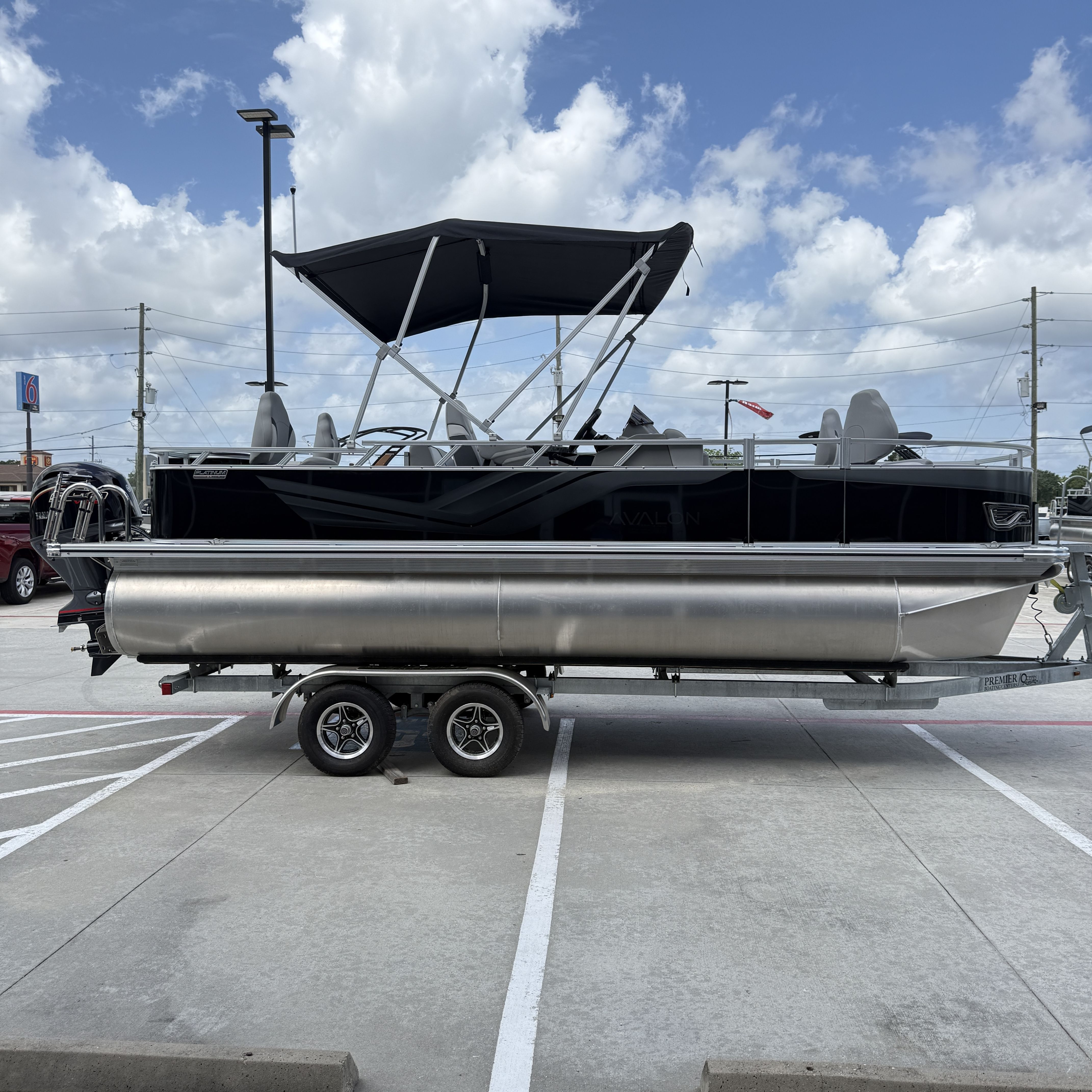2026 Avalon Venture 85 Rear Fish - 21' - 6