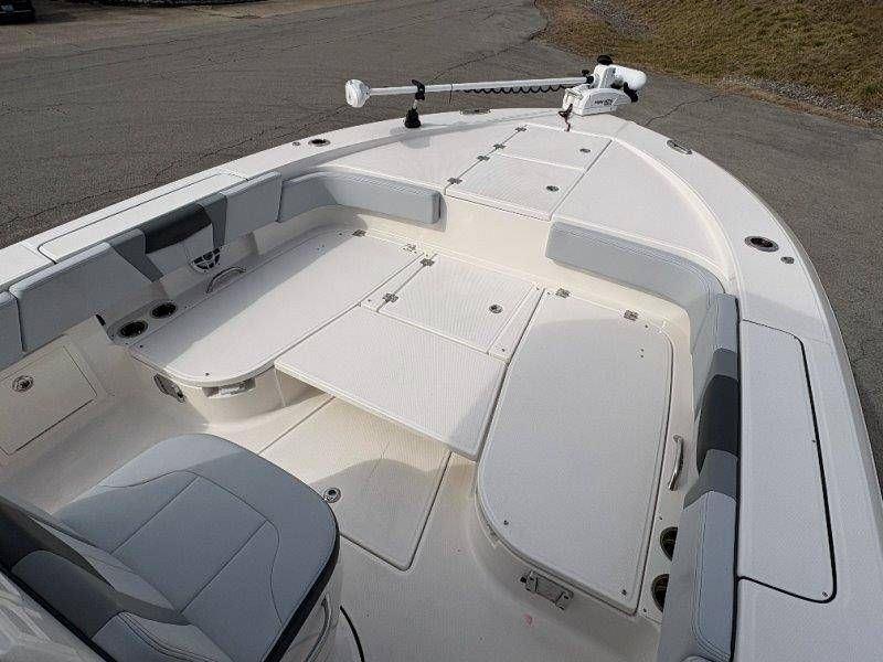 2026 Robalo 266 Cayman - 82