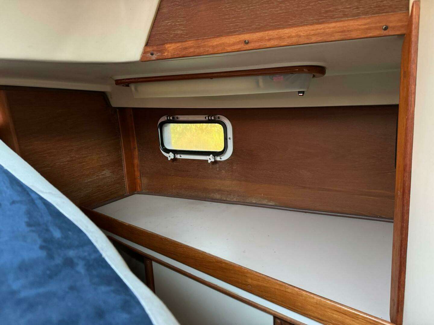 1987 Irwin 38 - Image 43