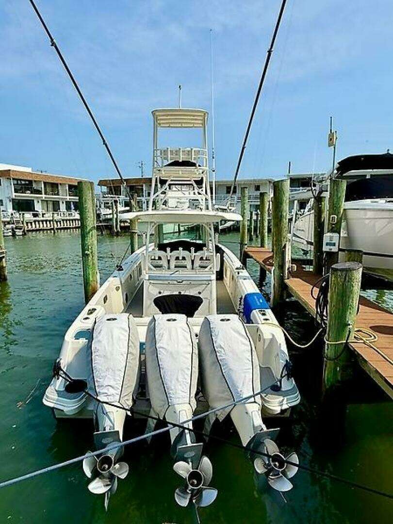2014 Boston Whaler 350 Outrage - Image 11