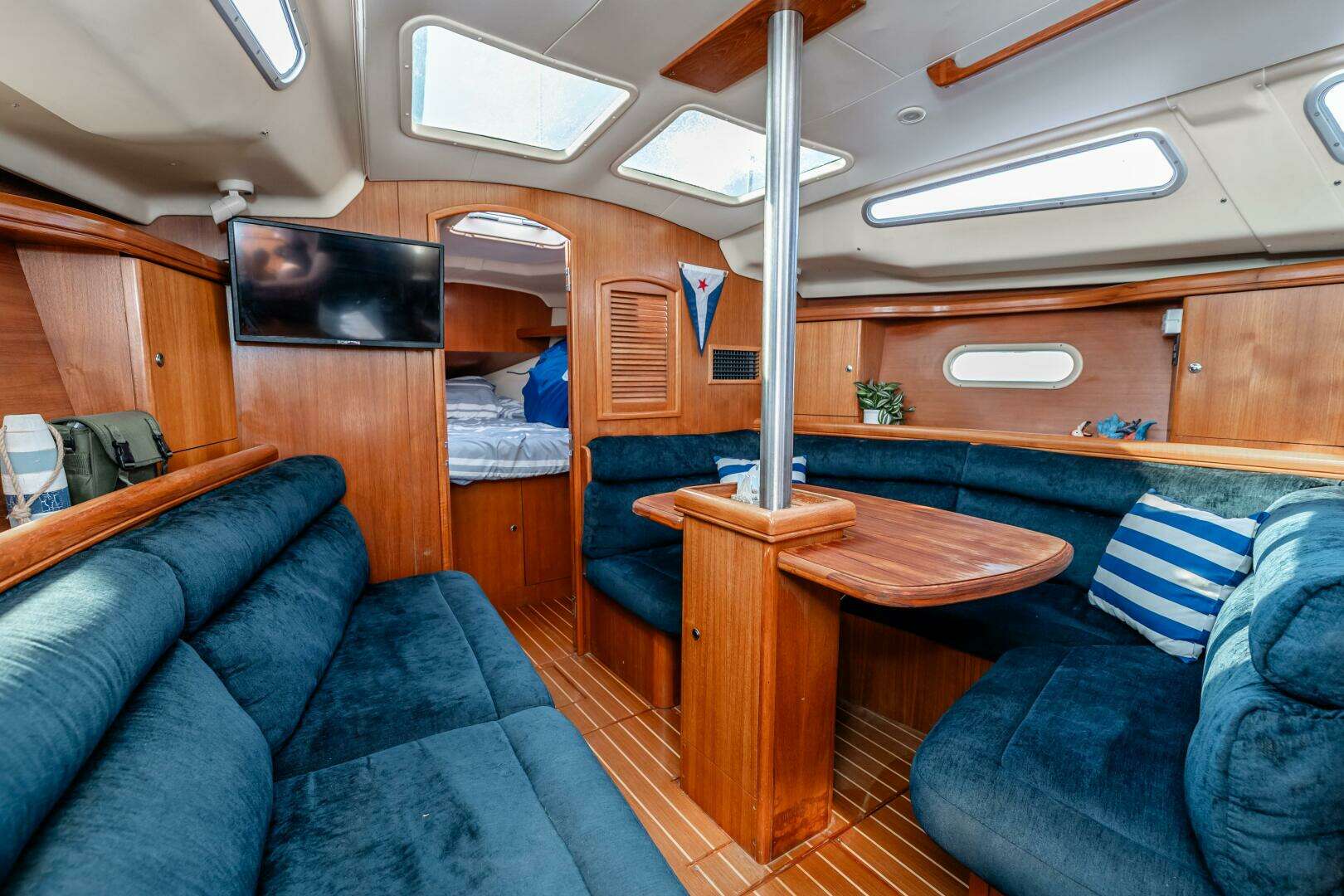 2003 Hunter 356 - Image 22