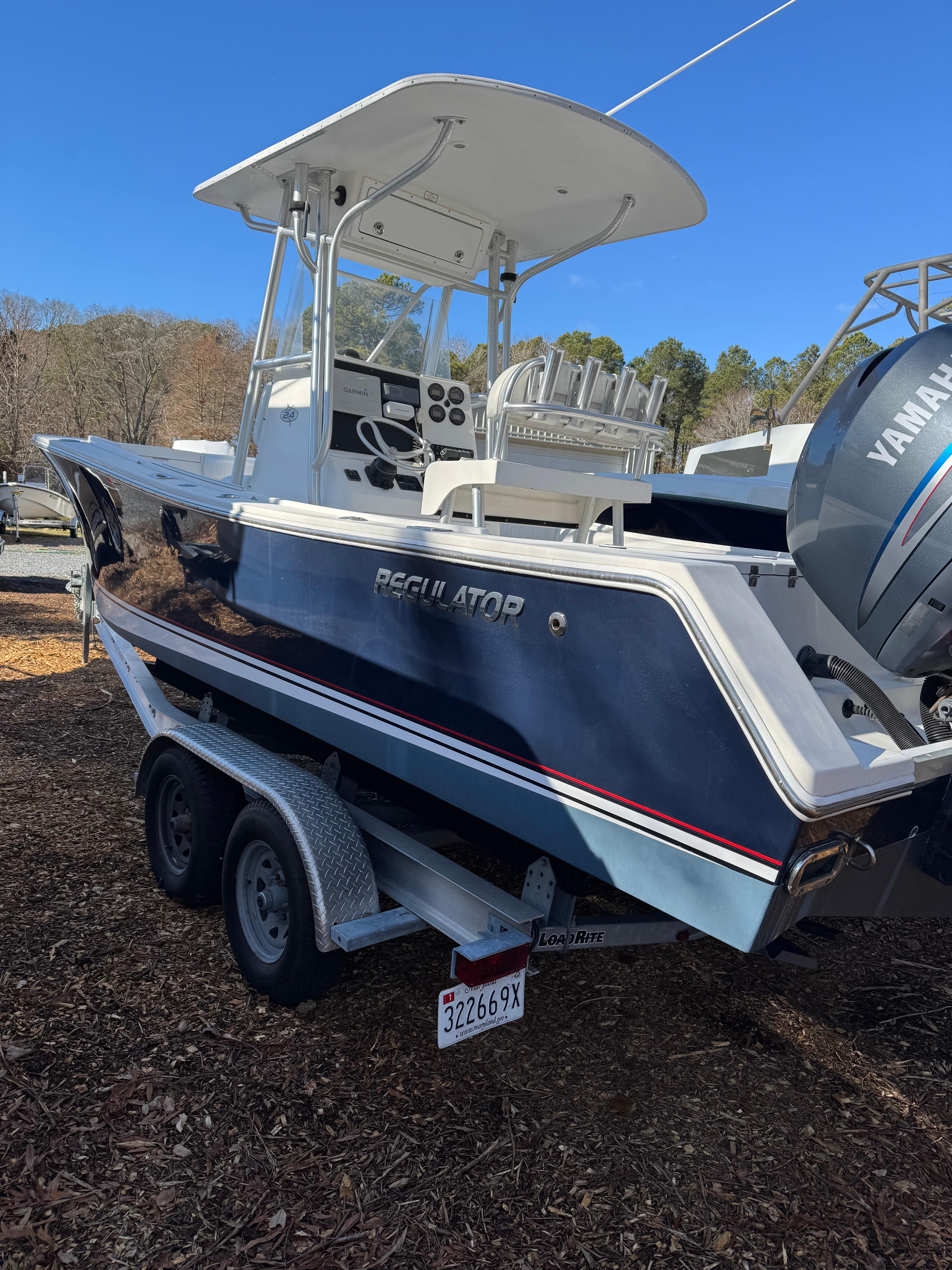 2004 Regulator 24 Forward Seating