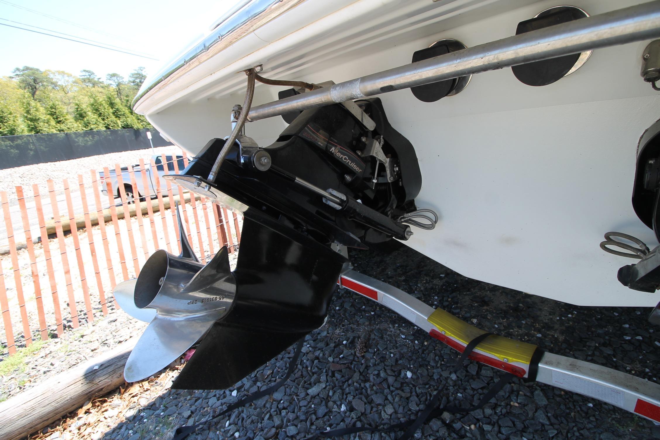 2006 Formula 292 FASTech boat with MerCruiser outdrive and dual propellers.