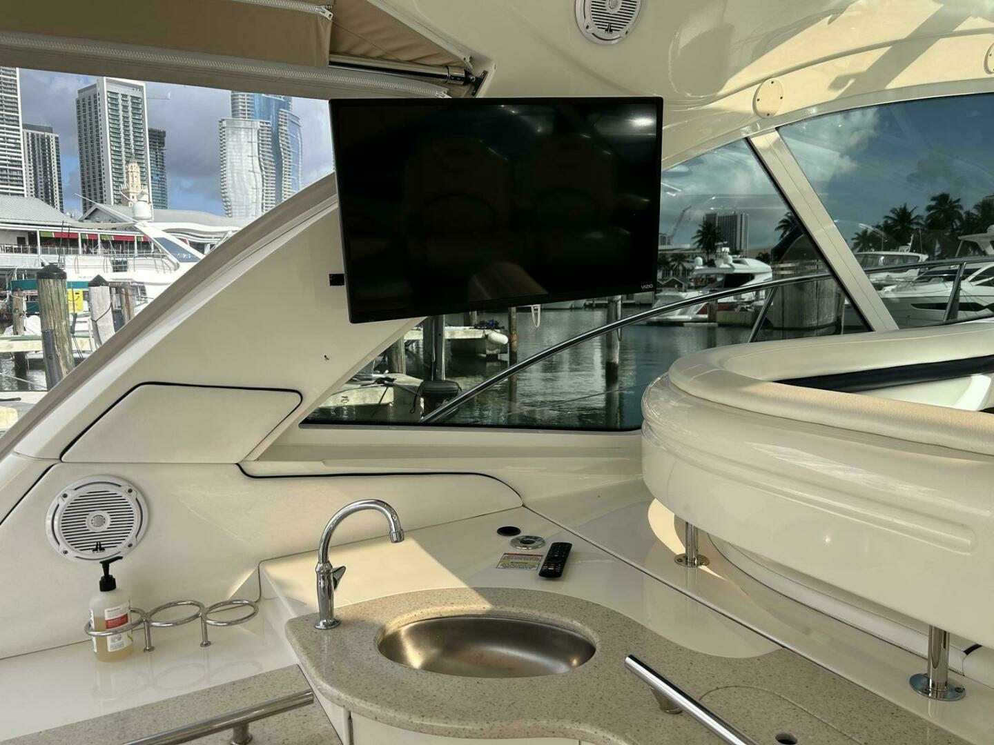 2008 Sea Ray 480 Sundancer - Image 8