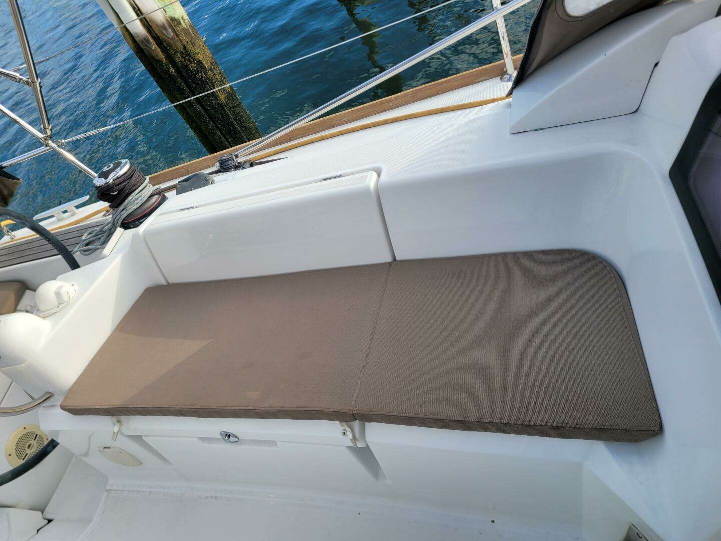 2014 Jeanneau 379 - Image 22