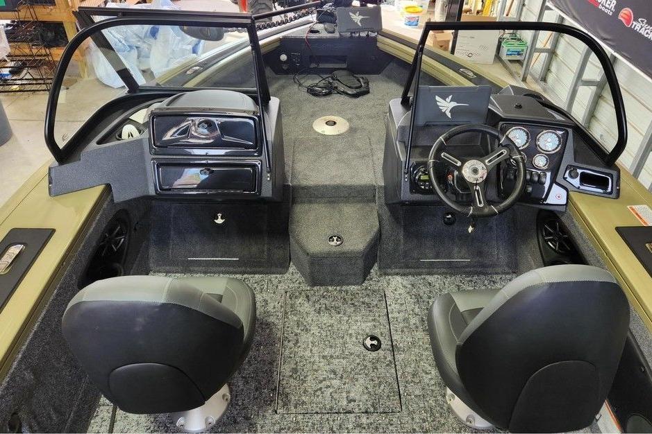 2026 Tracker Targa 185 WT boat interior with dual seats and dashboard controls.