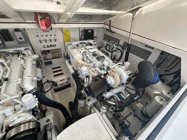 2008 Cabo 38 Express - 11