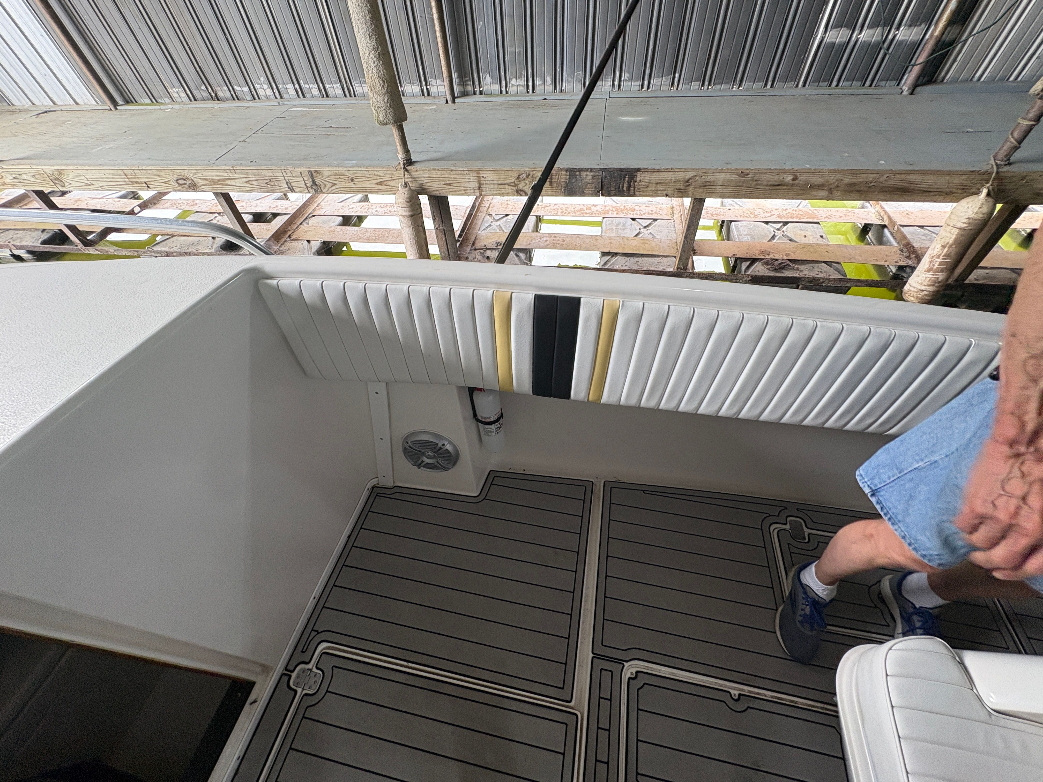2002 Intrepid 322 Cuddy Center Console - 54