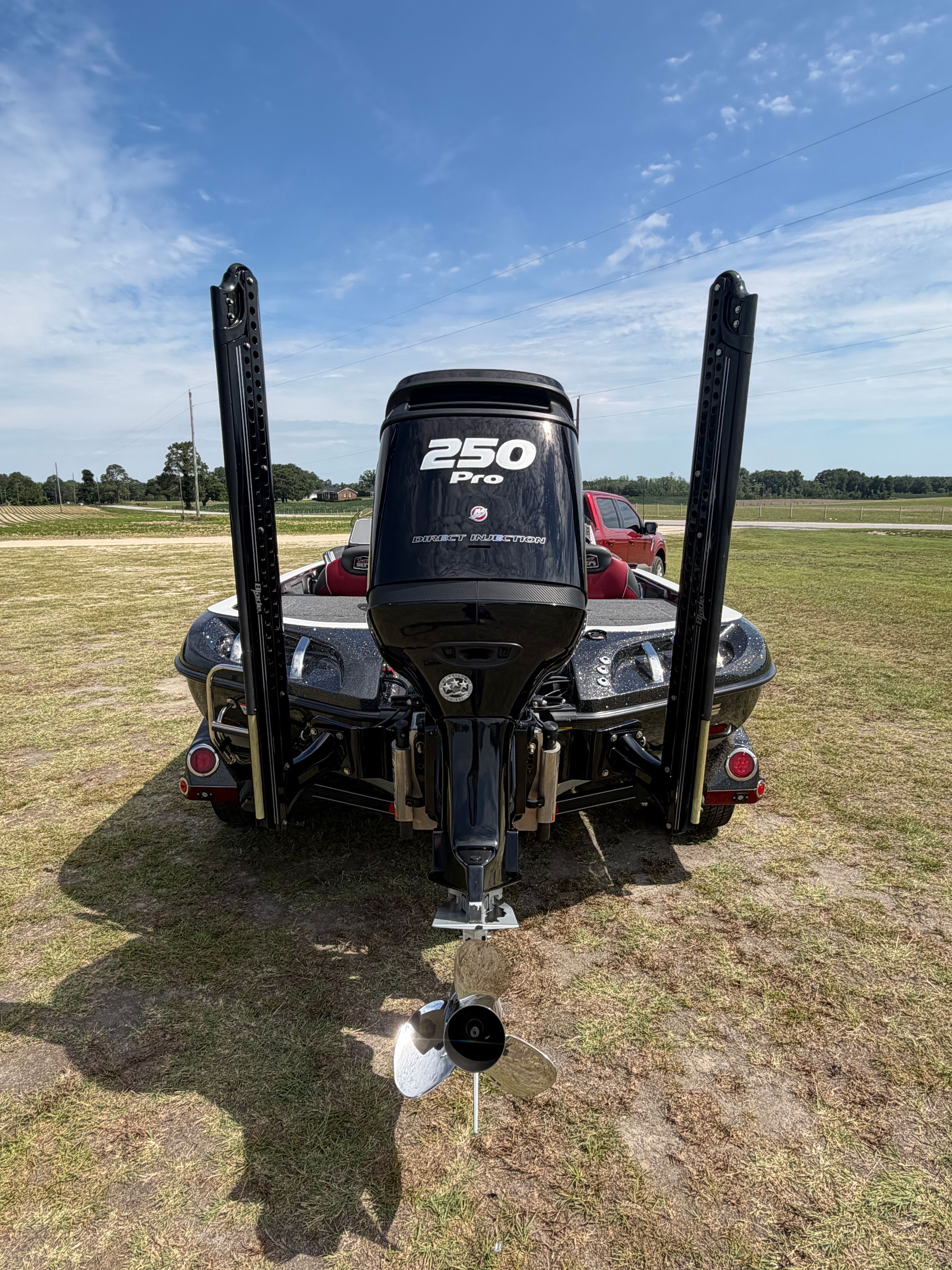 A Ranger 521C boat on dry grass with a 250 Pro engine.