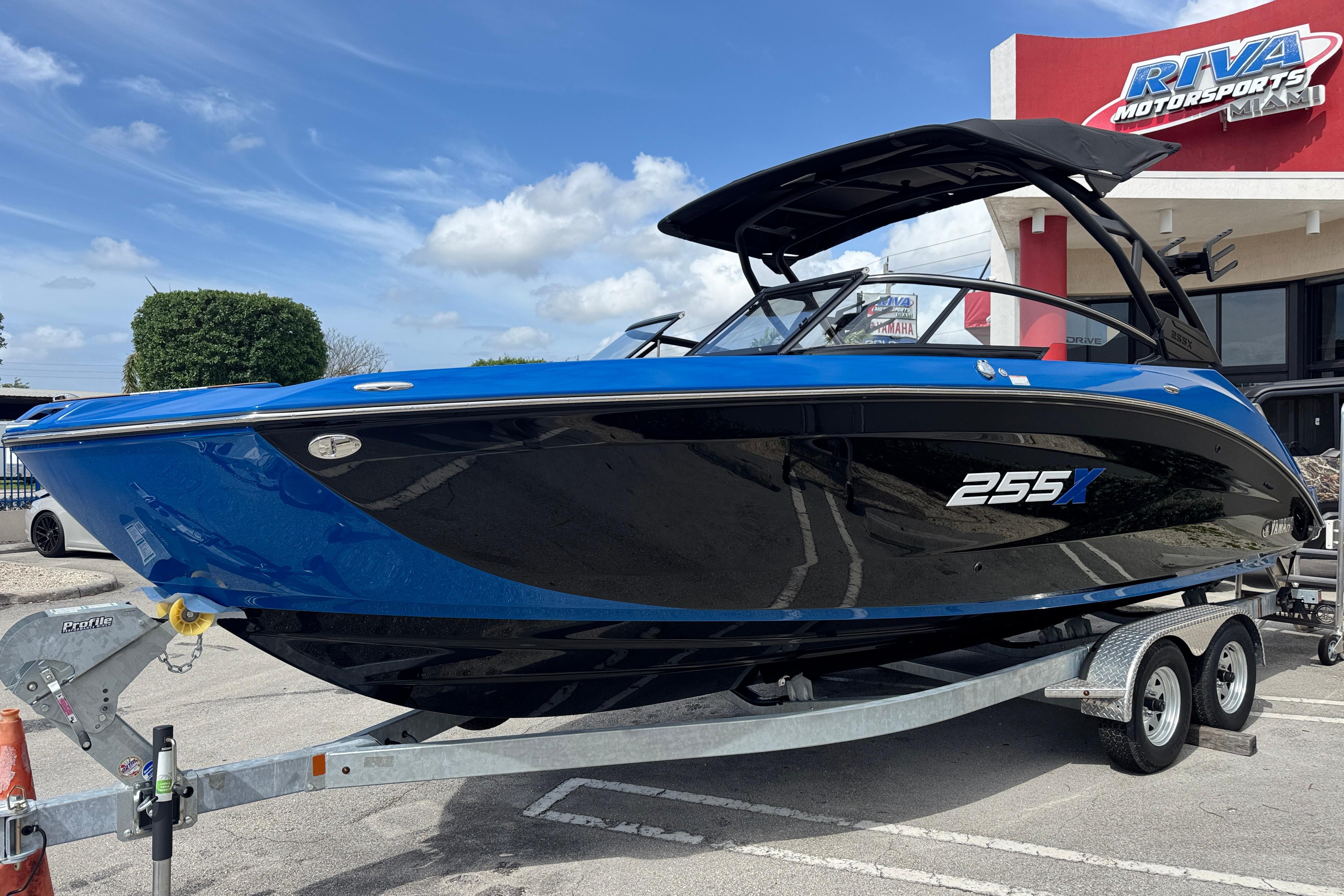 2026 Yamaha Boats 255XD in blue and black on a trailer at Riva Motorsports.