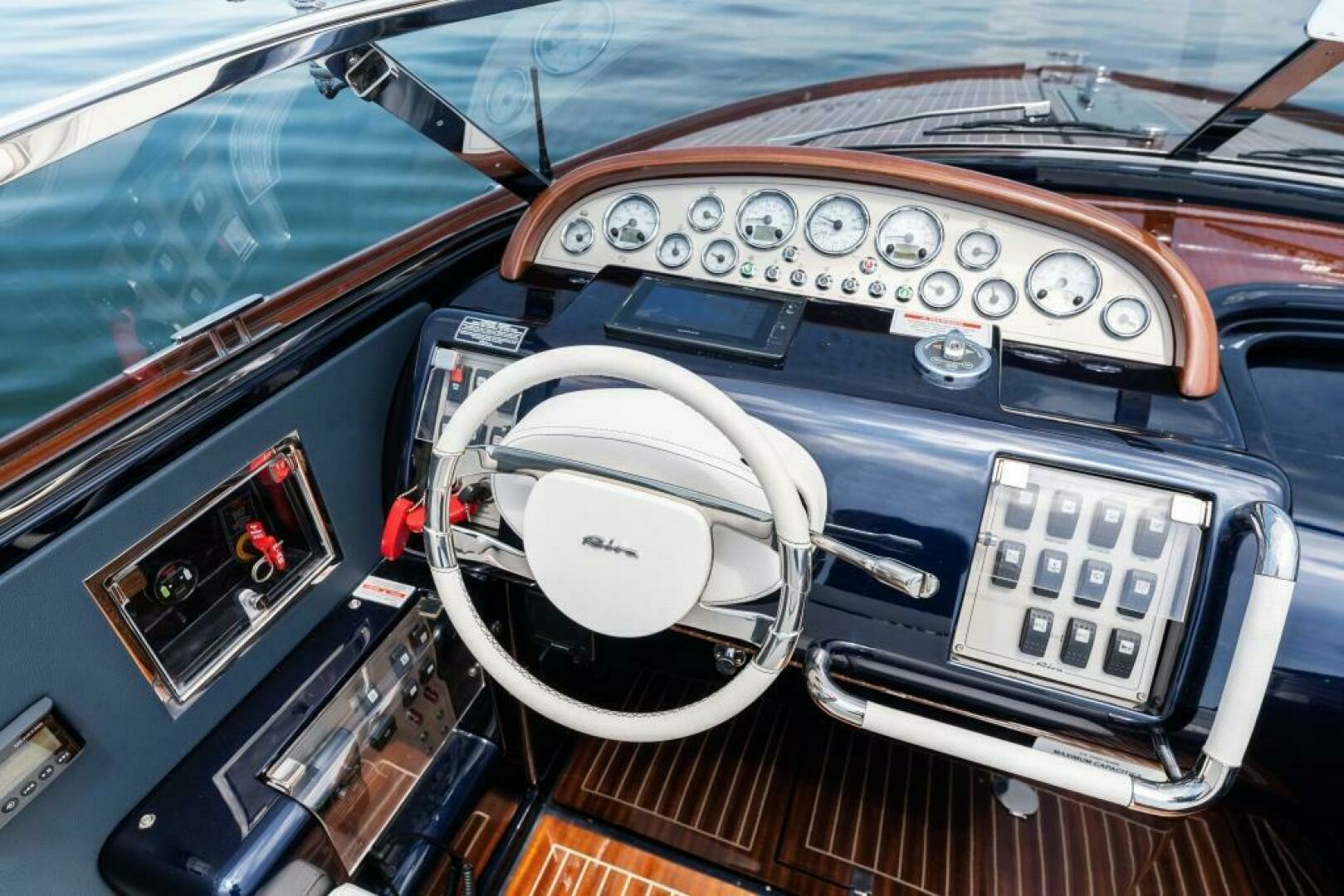 2020 Riva — - Image 20
