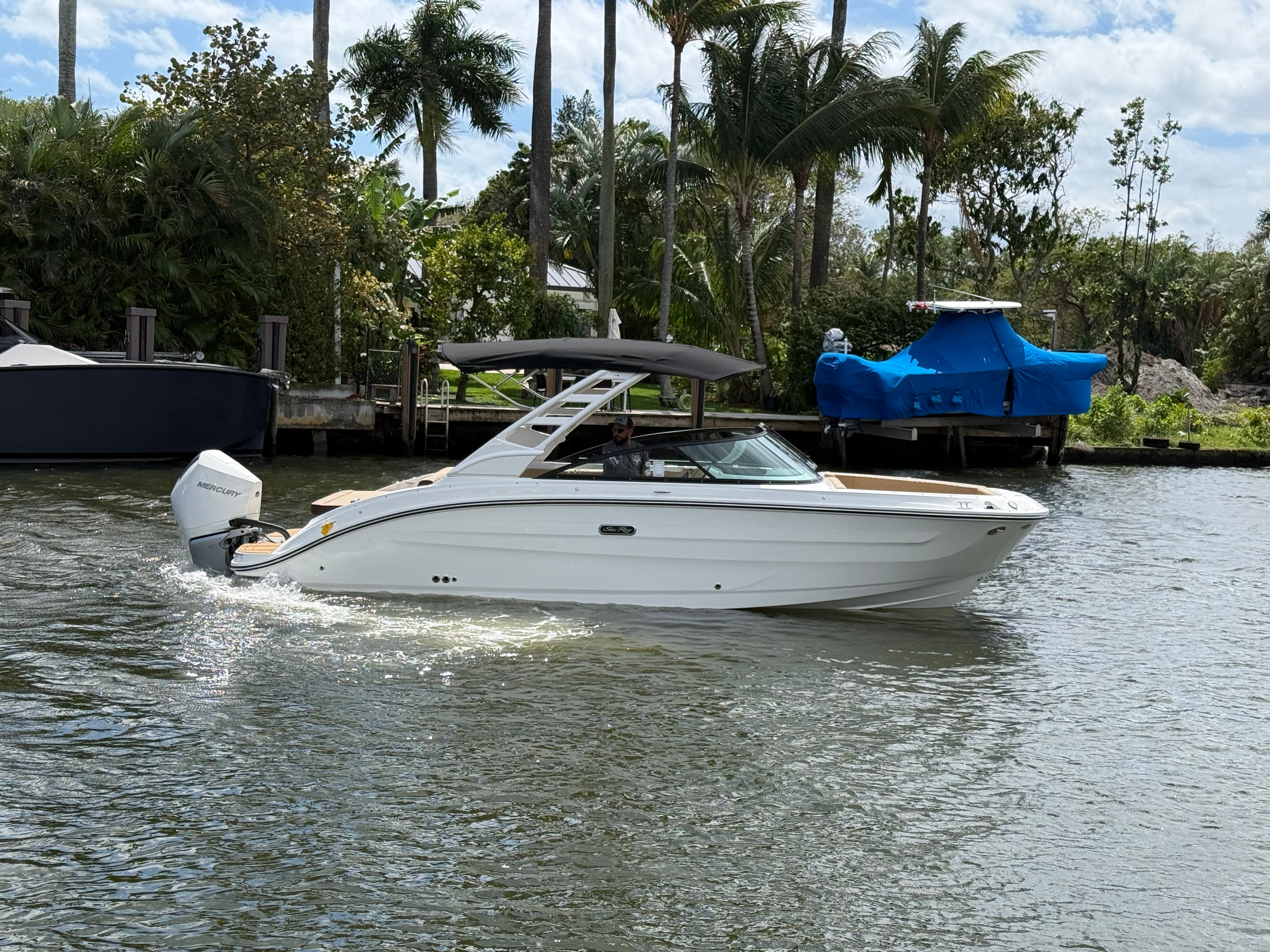 2026 Sea Ray SDX 250 Outboard