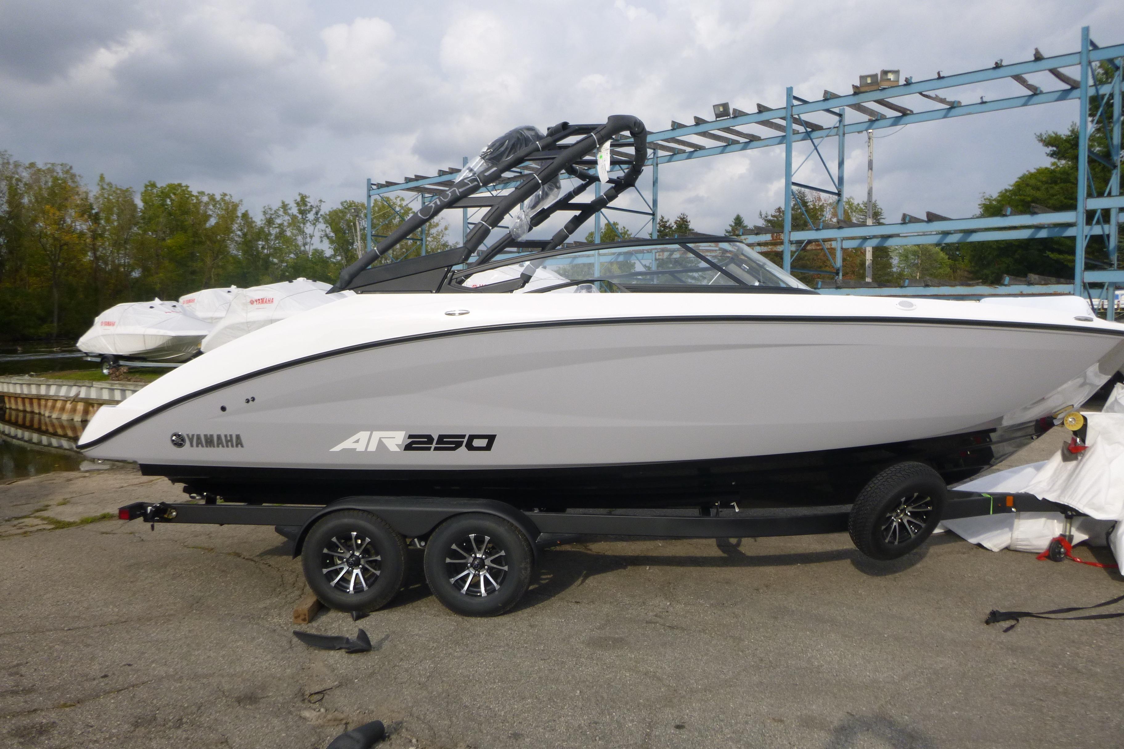 2026 Yamaha Boats AR250