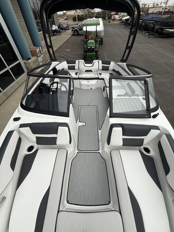 2025 Yamaha Boats AR195 - 11