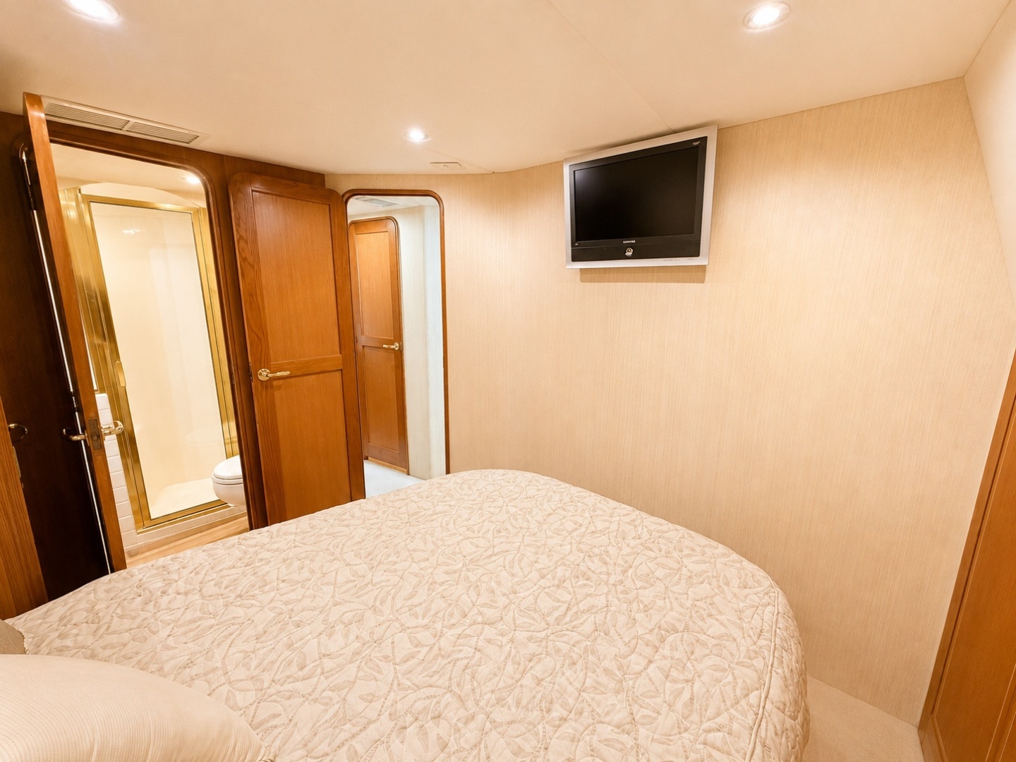 2004 Ocean Yachts 50 Convertible - Image 28
