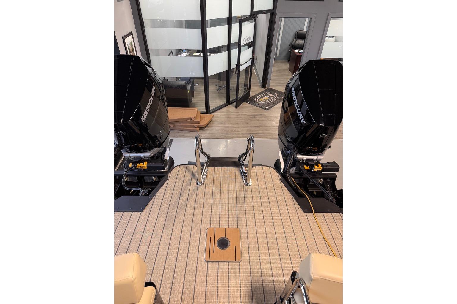 Balise Halo 26C Twin 2026 boat with dual Mercury engines in showroom setting.