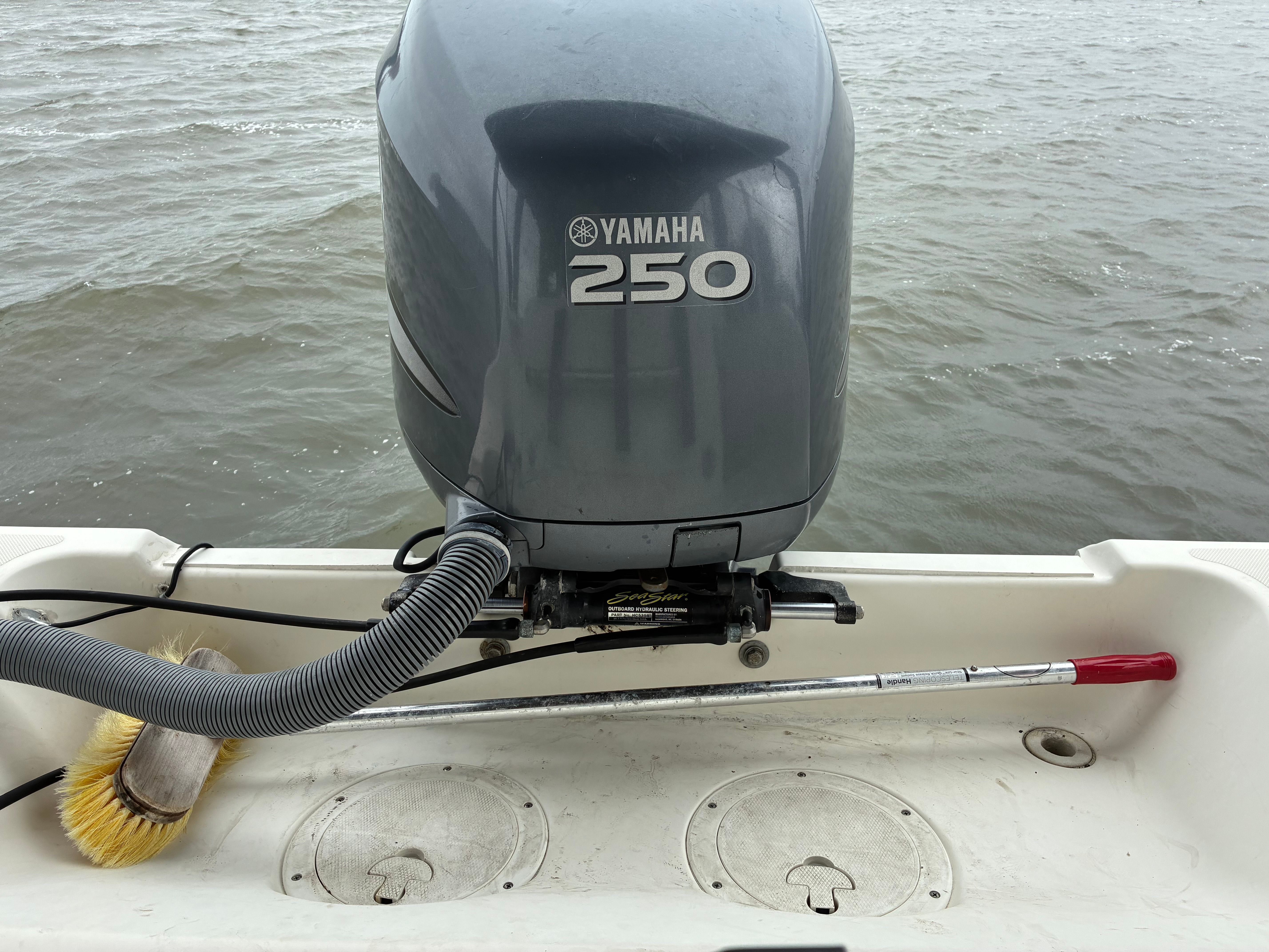 2005 Pursuit 2570 Offshore - 9