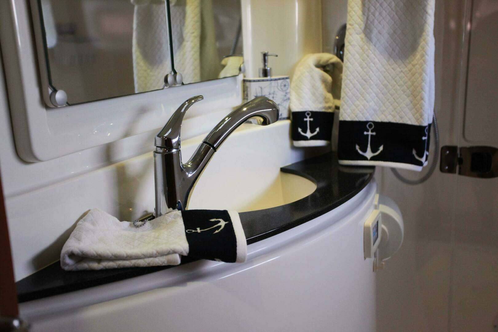 2012 Leopard owners version never in charter - Image 75