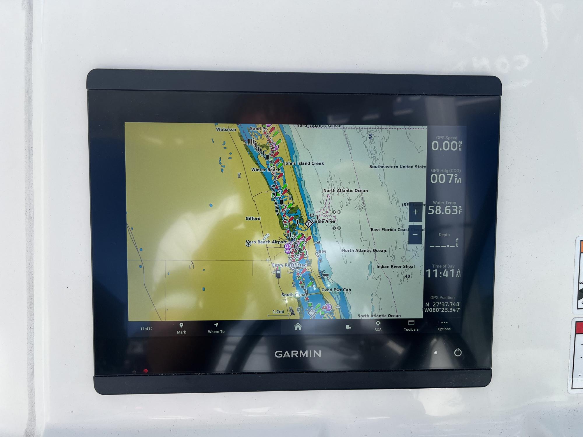 2025 Cobia 240 Dual Console - 18