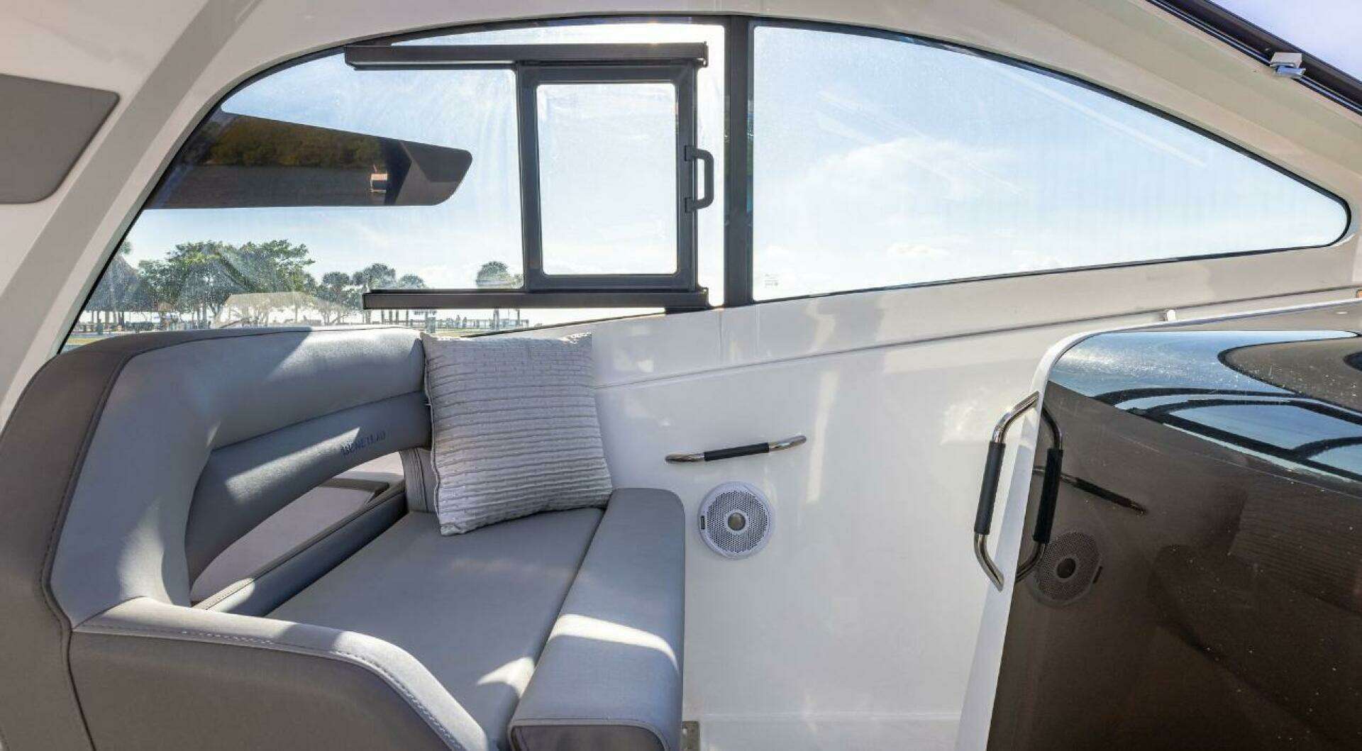 2021 Beneteau Gran Turismo 32 - Image 11