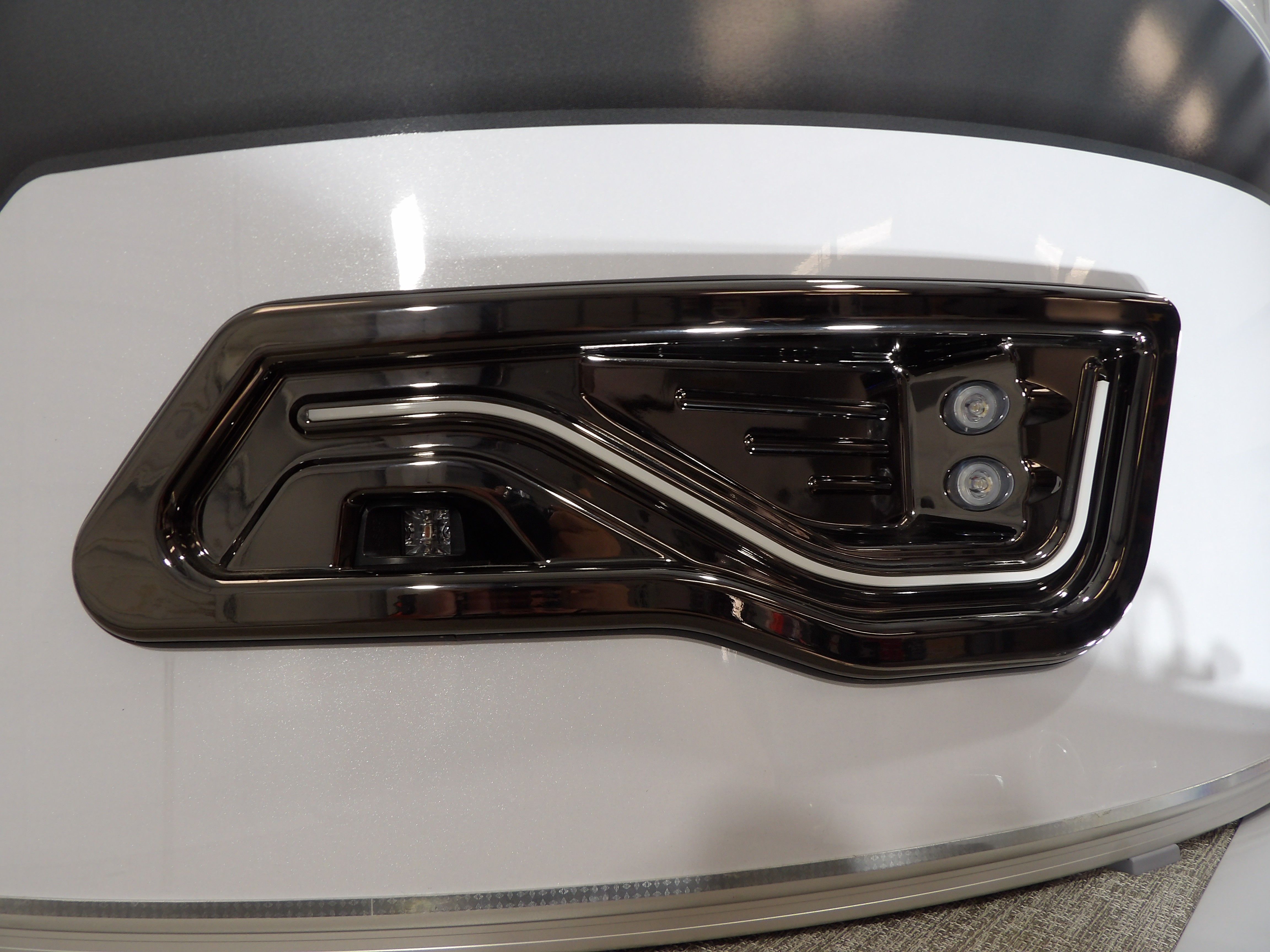 2026 Avalon Venture 85 Rear Fish - 21' - 16