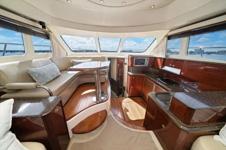 2007 Sea Ray 52 Sedan Bridge - Image 5
