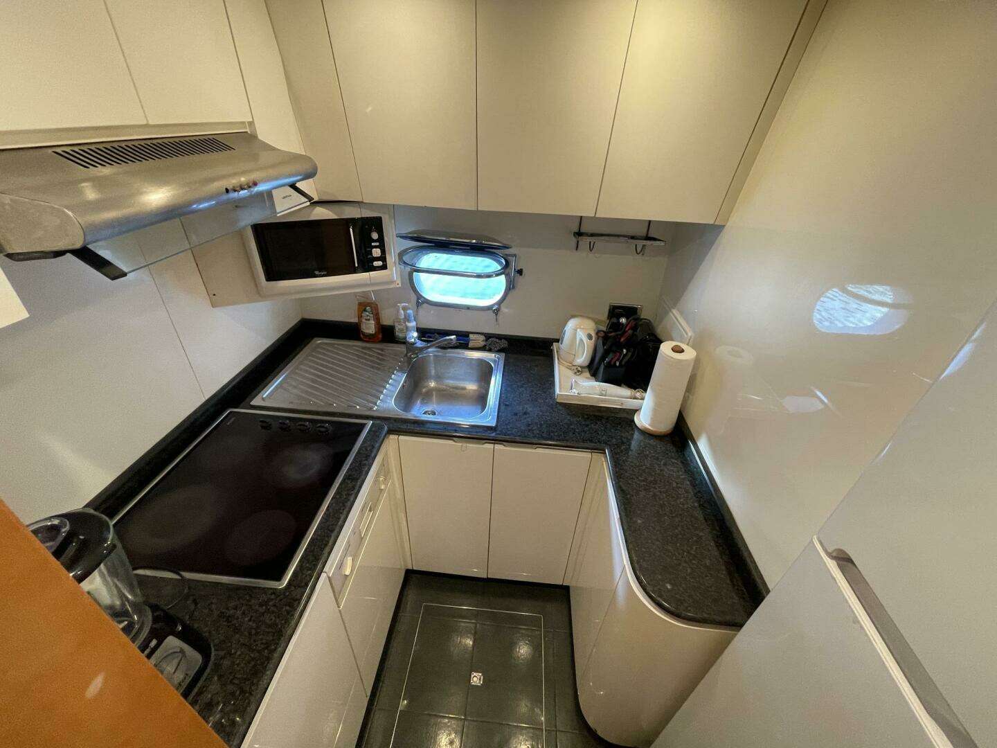 1996 Versilcraft 75 Motoryacht - Image 16