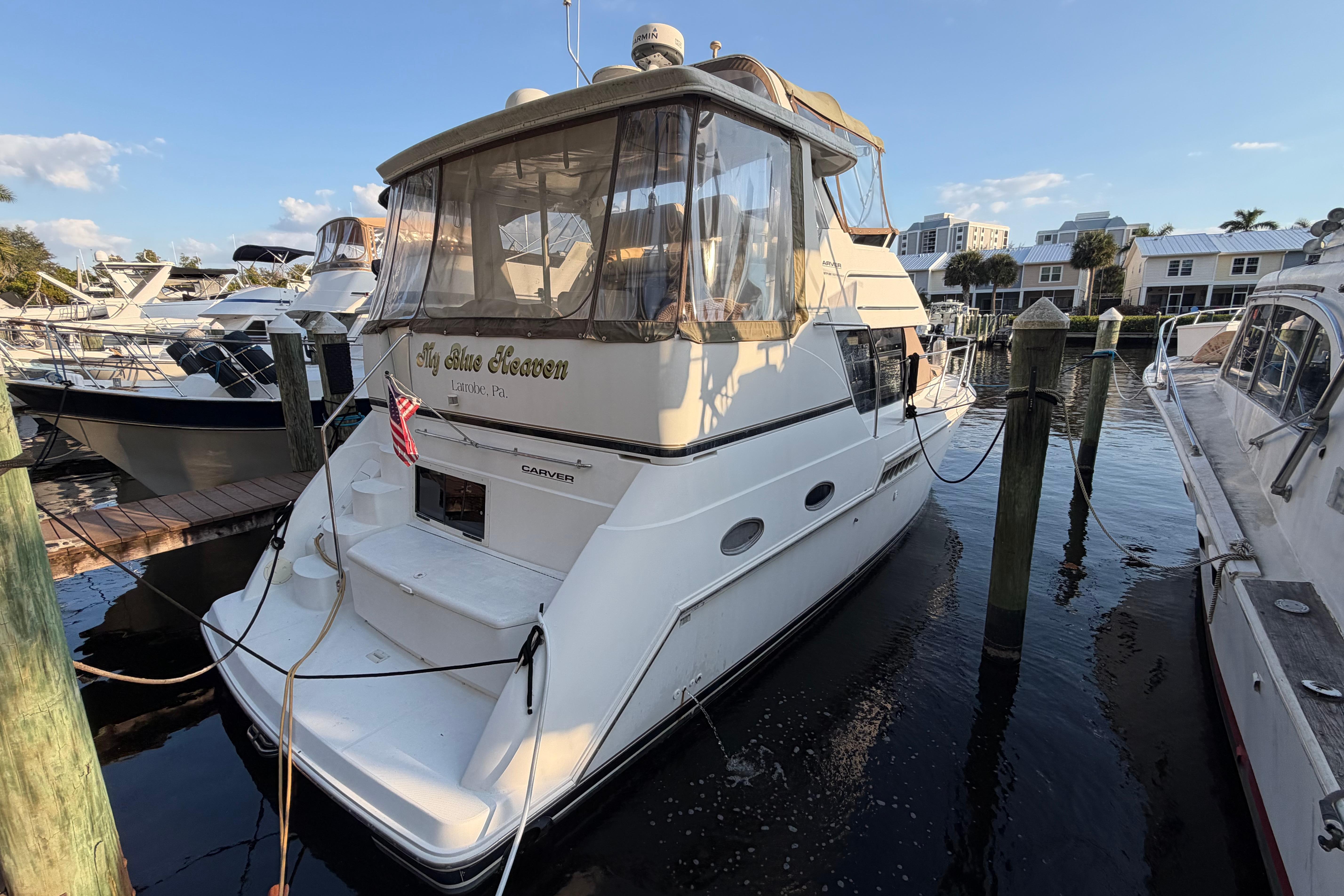 2000 Carver 356 Aft Cabin Motor Yacht