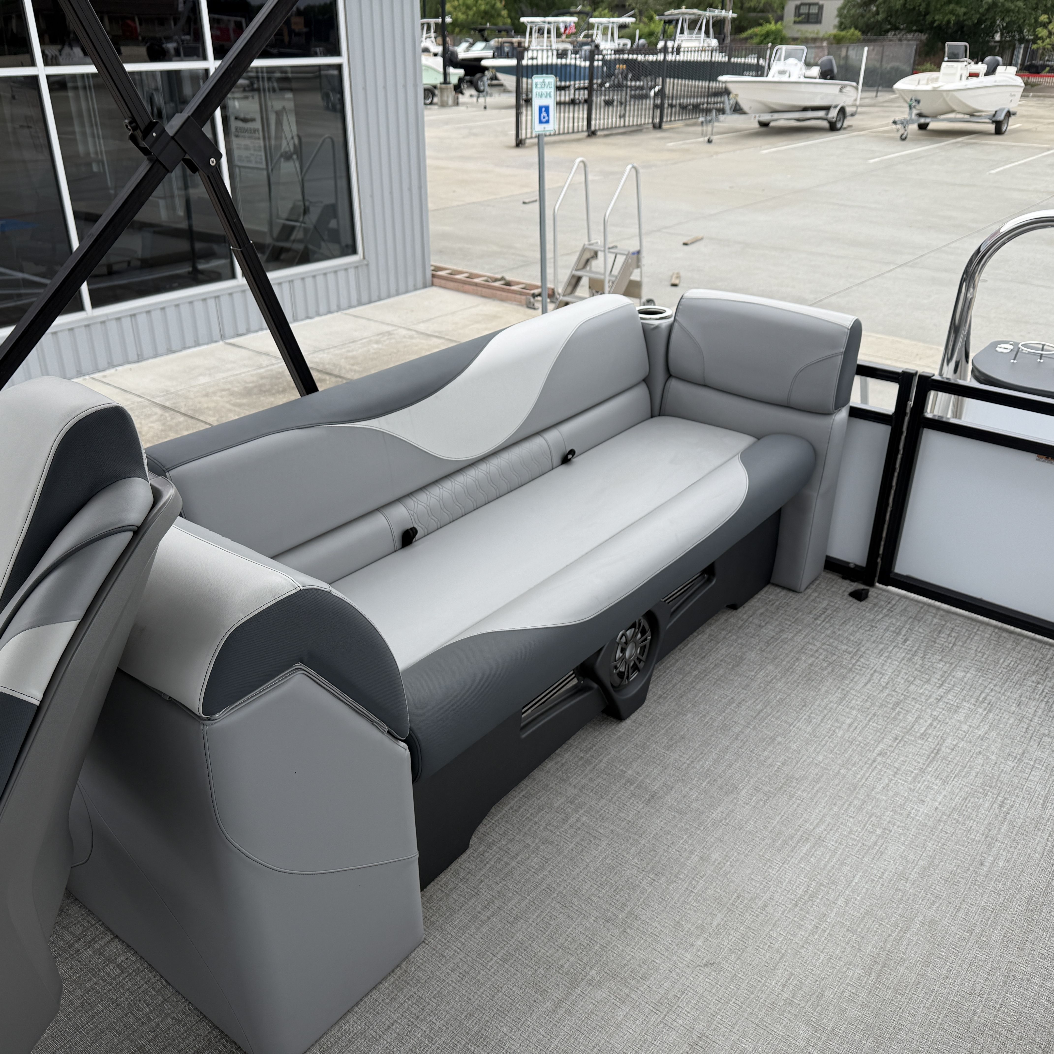 2025 Avalon Venture 85 Quad Lounge - 23' - 13