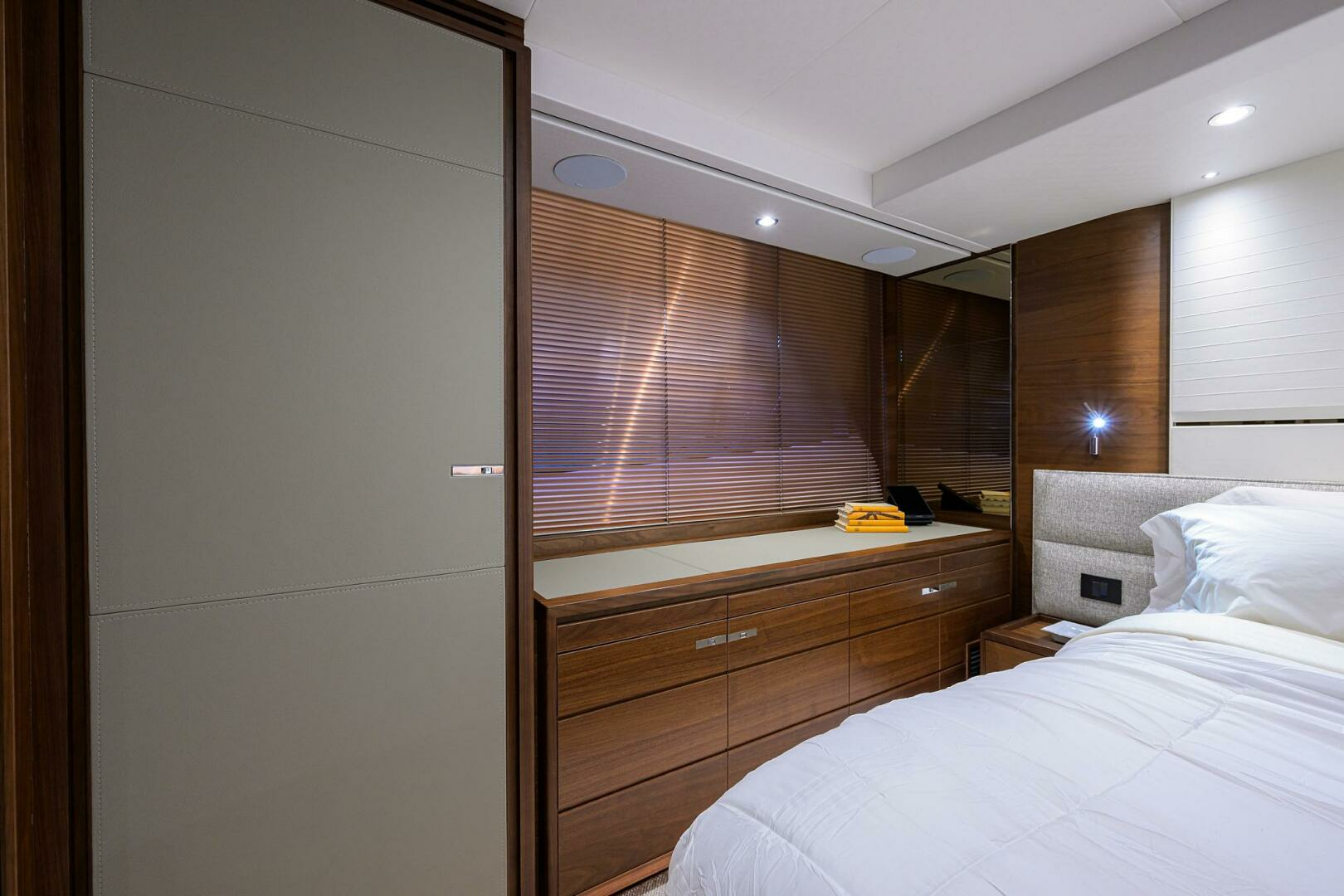 2021 Princess F70 - Image 42