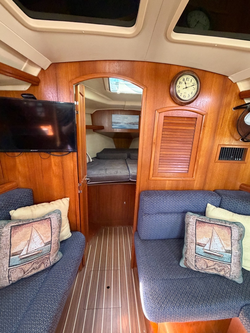 2005 Hunter 36 - Image 63