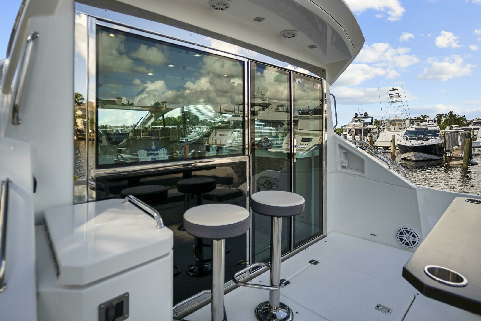 2019 Cruisers Yachts 54 Cantius - Image 11