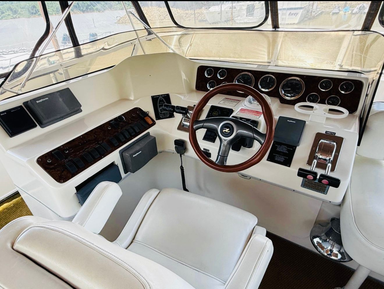 1997 Sea Ray Express Bridge 440 - 21
